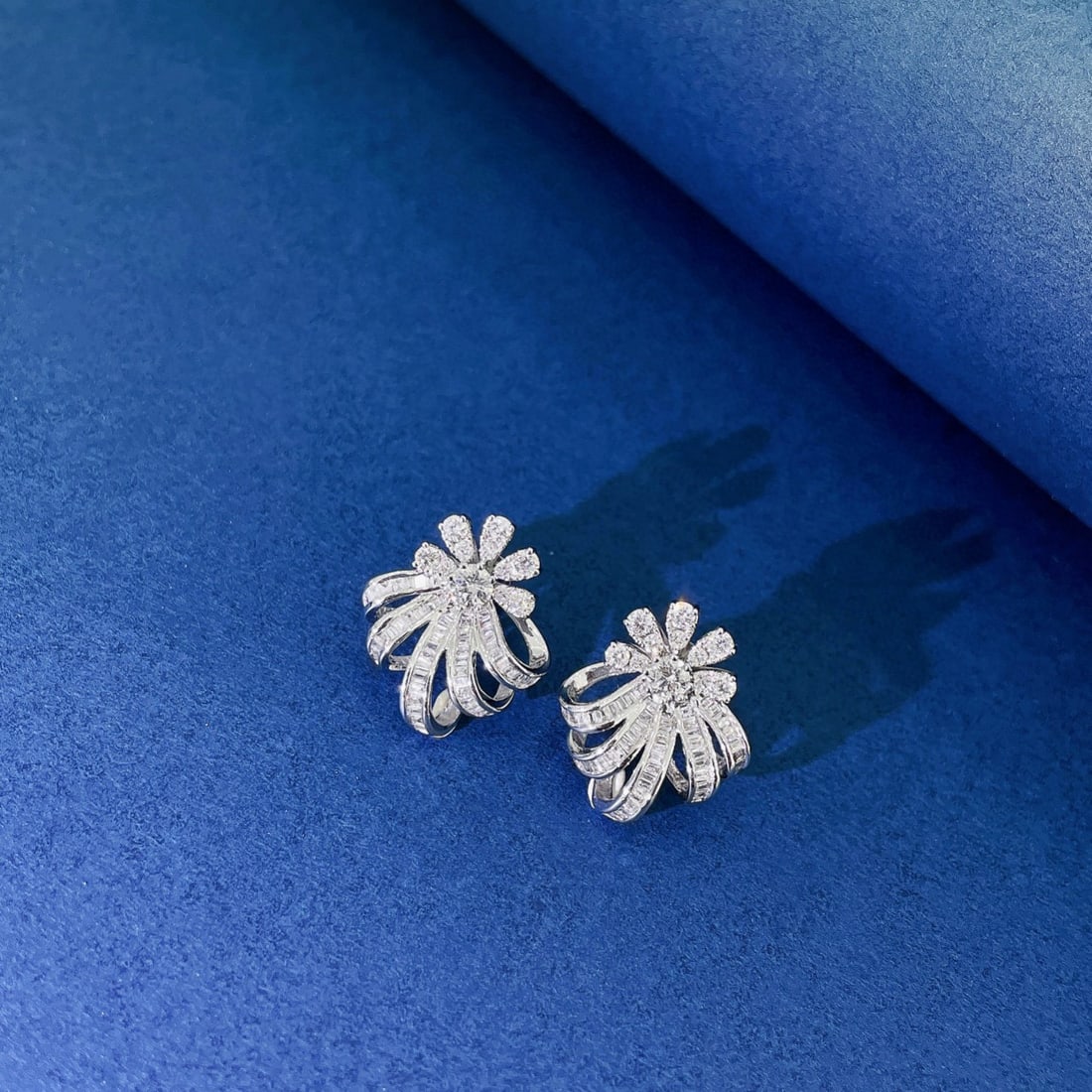 14k Gold 1.08 Ct Natural H Diamond Earrings: Ref:230991050 // gold content:14k gold // main gemstone:diamond // shape:multiply // carat weight:1. 08ct // clarity grade:vs-si // color:h // treatment:natural // Condition: New Low Estimate: 5500.00