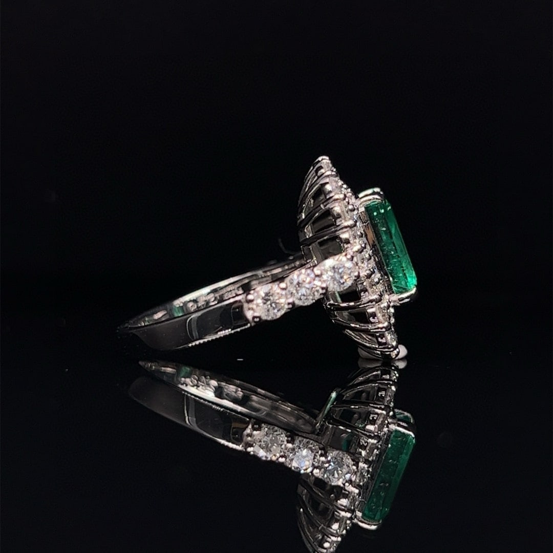 14k Gold 4.22 Ctw Natural Emerald & Diamond Ring: Ref:230991053 // gold content:14k gold // ring size:7. 25us // // main gemstone:emerald // shape:octagonal // carat weight:2. 48ct // color:green // treatment:natural // // adjacent gemstone 2 : diamo