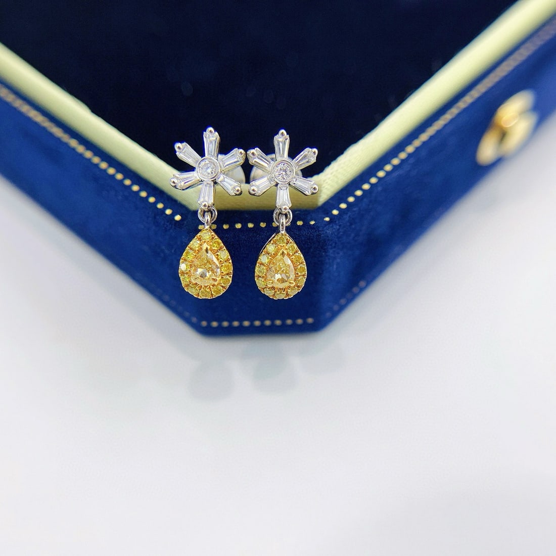 14k Gold 0.37 Ctw Natural Yellow Diamond & Diamond Earrings: Ref:230991061 // gold content:14k gold // main gemstone:yellow diamond // shape:pear // carat weight:0. 13ct // color:yellow // treatment:natural // // adjacent gemstone 2 : diamond // shape:multiply 
