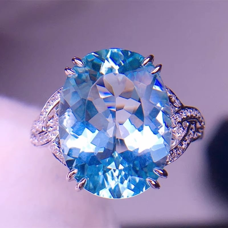 14k Gold 6.9 Ct Natural Aquamarine & Diamond Ring: Ref:230991069 // gold content:14k gold // ring size:7. 25us // // main gemstone:aquamarine // shape:oval // carat weight:6. 9ct // color:blue // treatment:natural // // adjacent gemstone 2 : diamond /