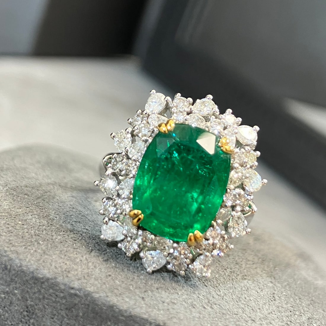 14k Gold 5.21 Ctw Vivid Green Natural Emerald & Diamond Ring/pendant( Without Chain ): Ref:230991084 // gold content:14k gold // ring size:7. 25us // // main gemstone:emerald // shape:cushion // carat weight:3. 87ct // color:vivid green // treatment:natural // // adjacent gemstone 2 :