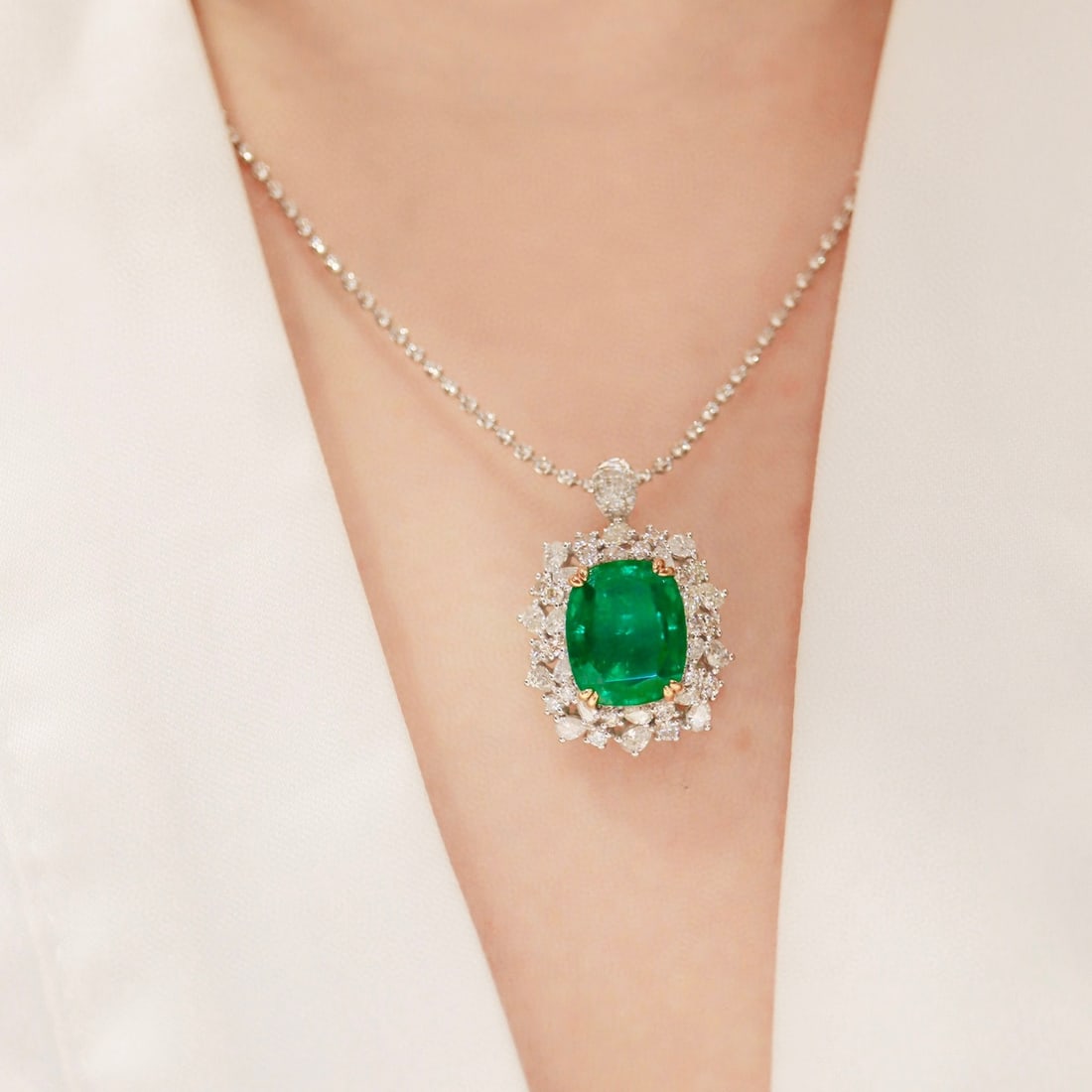 14k Gold 5.21 Ctw Vivid Green Natural Emerald & Diamond Ring/pendant( Without Chain ) - 2