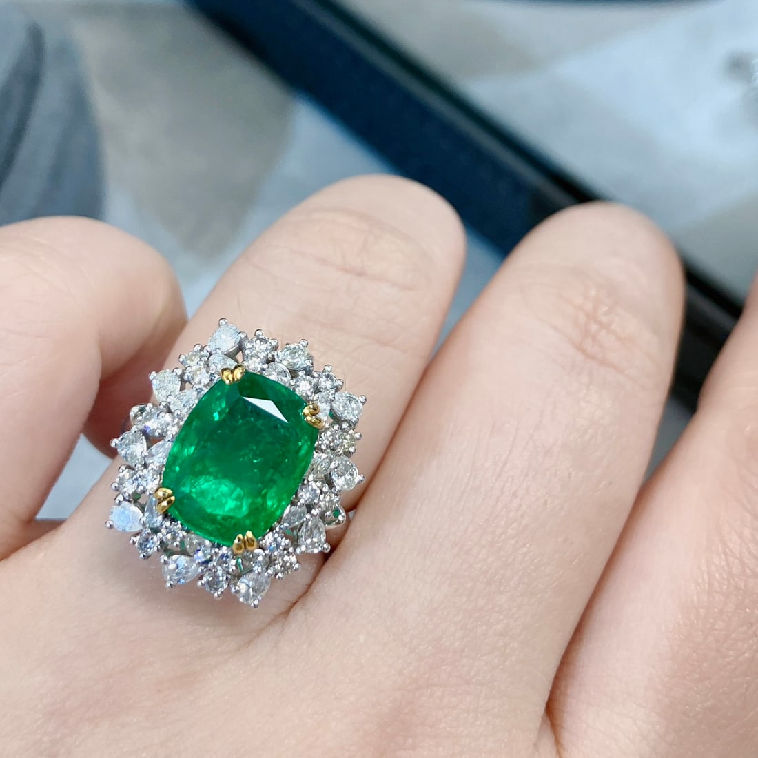 14k Gold 5.21 Ctw Vivid Green Natural Emerald & Diamond Ring/pendant( Without Chain ) - 3