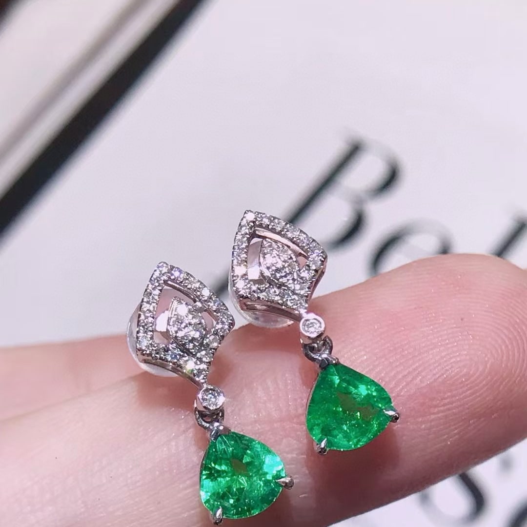 14k Gold 1.3 Ctw Natural Emerald & Diamond Earrings: Ref:230991102 // gold content:14k gold // main gemstone:emerald // shape:pear // carat weight:1. 1ct // color:green // treatment:natural // // adjacent gemstone 2 : diamond // shape:round // carat