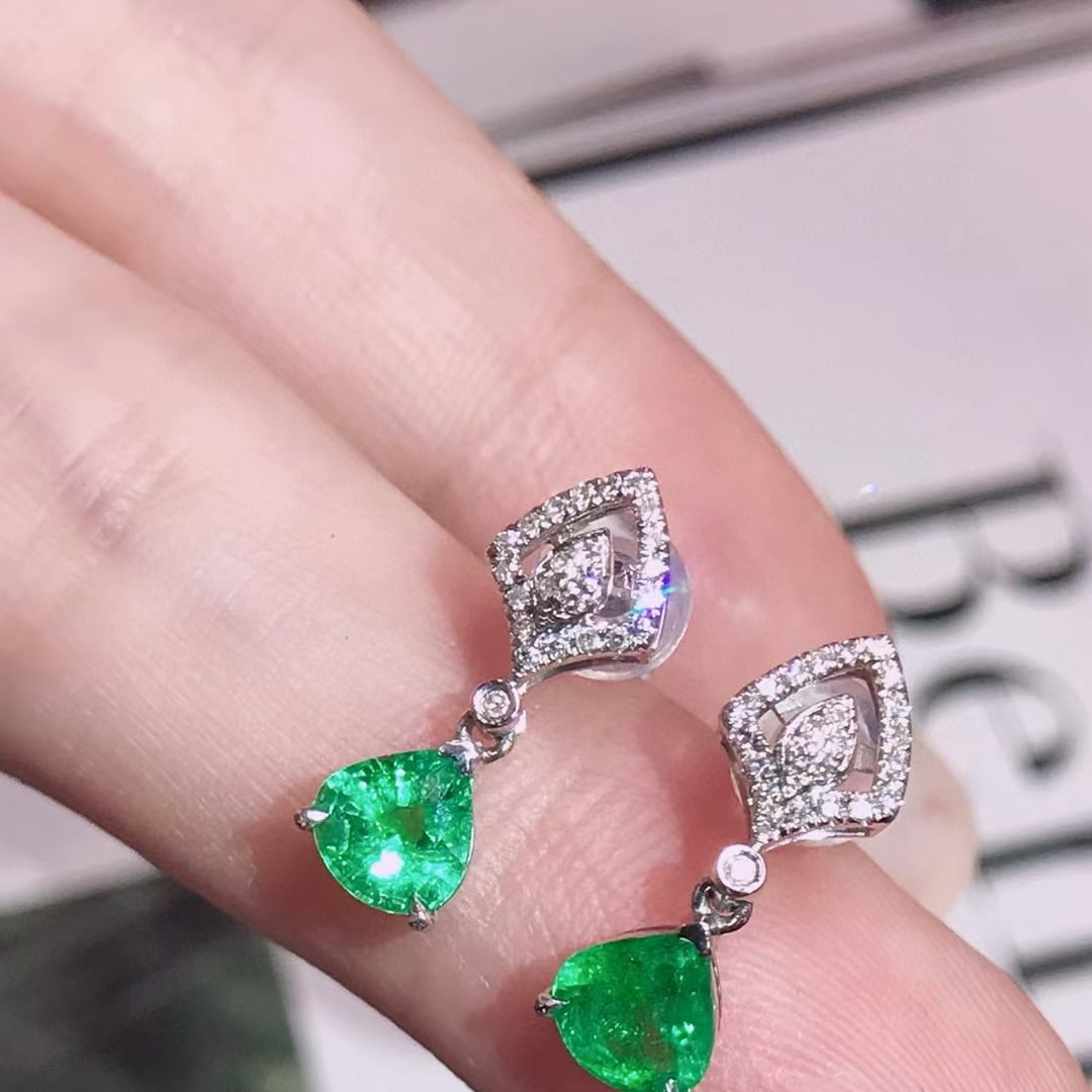 14k Gold 1.3 Ctw Natural Emerald & Diamond Earrings - 3