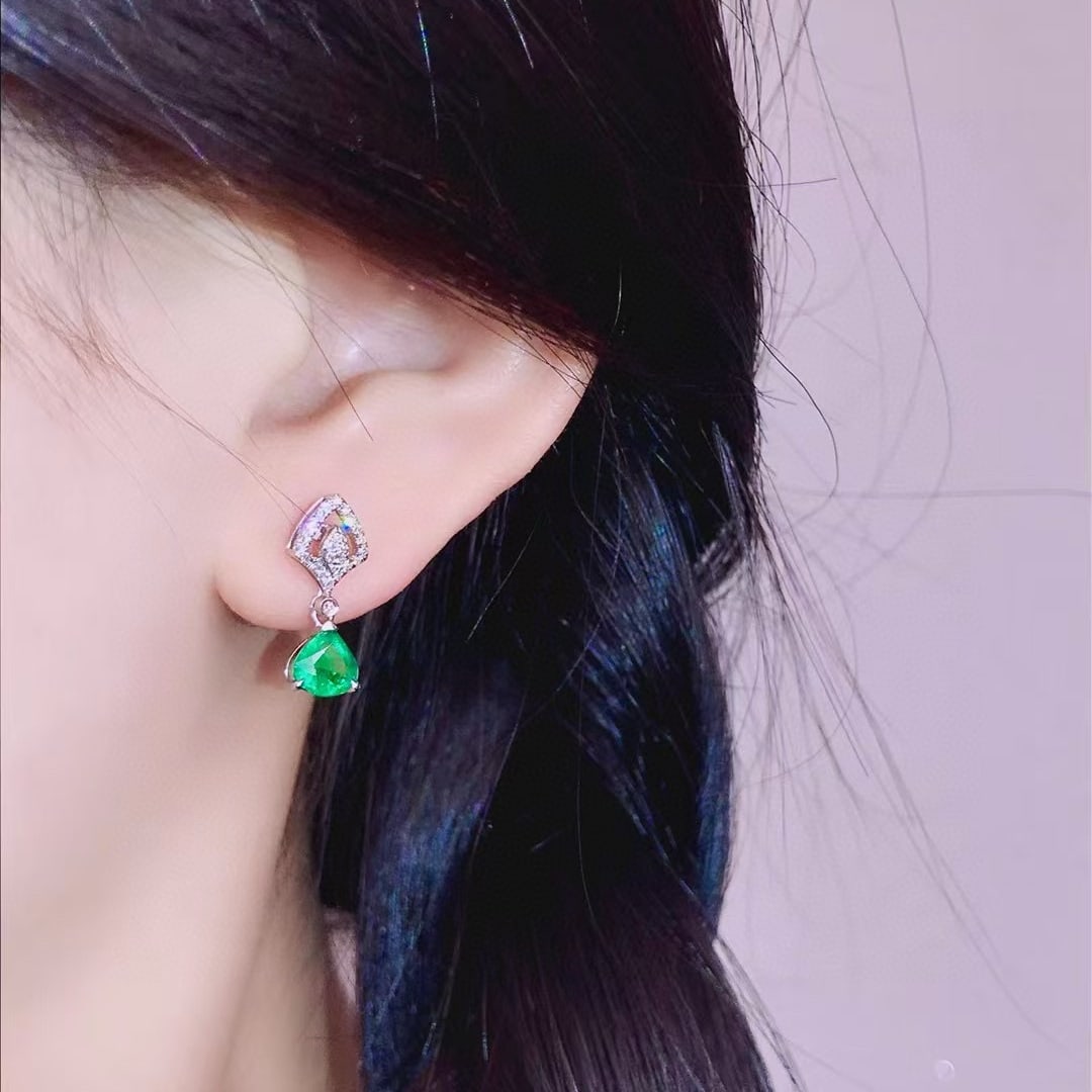 14k Gold 1.3 Ctw Natural Emerald & Diamond Earrings - 4