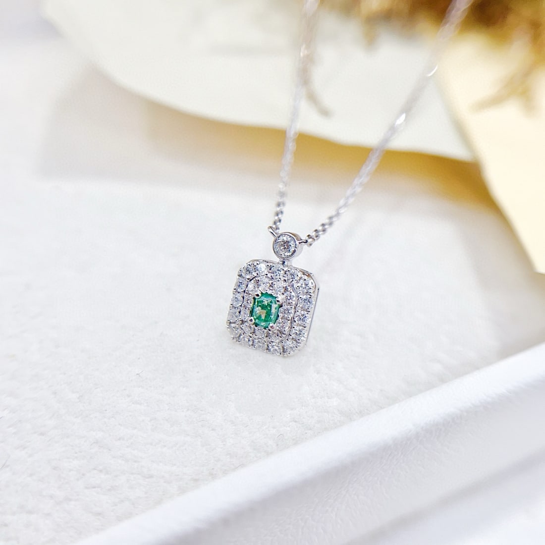 14k Gold 0.27 Ctw Natural Green Diamond & Diamond Necklace - 2