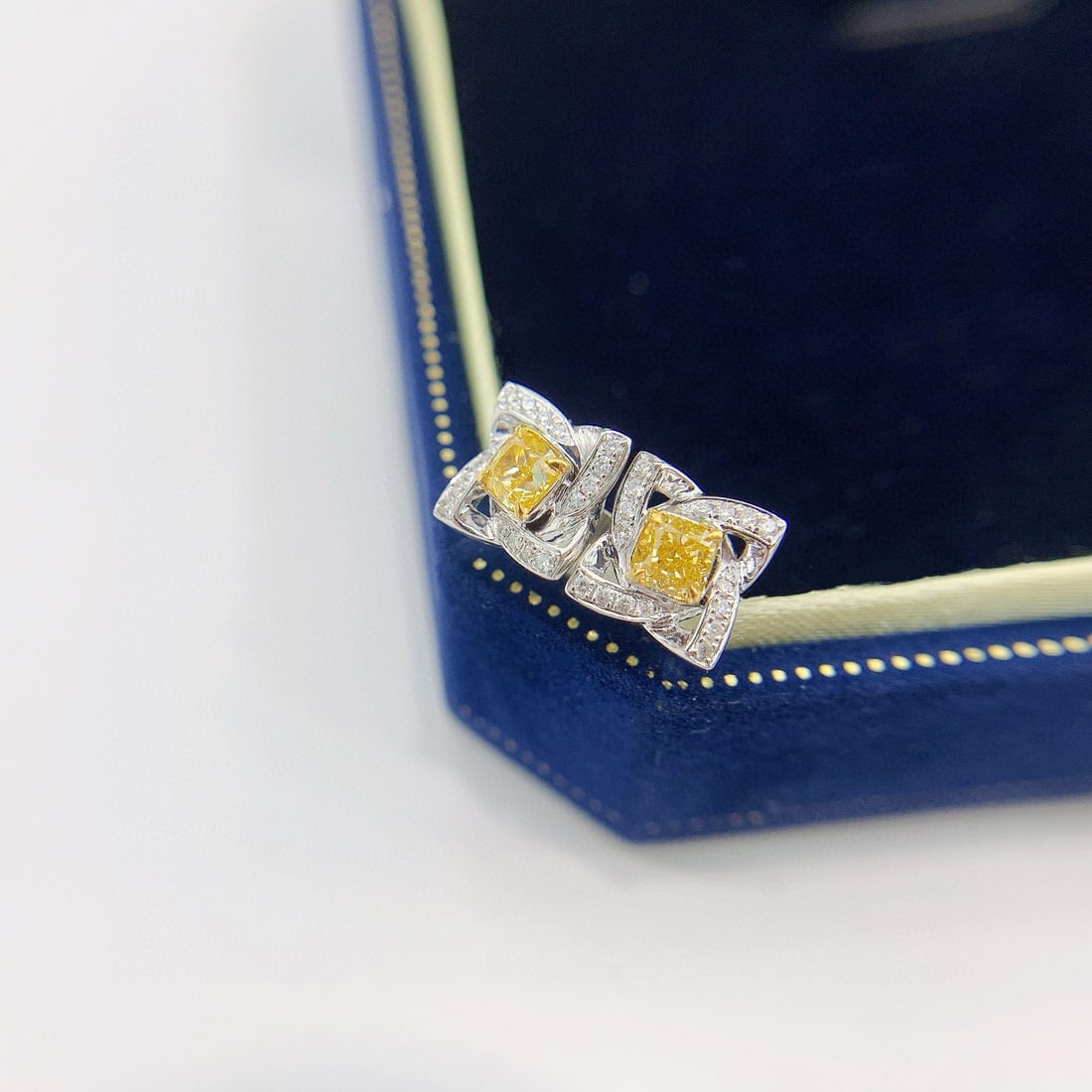 14k Gold 0.40 Ctw Natural Yellow Diamond & Diamond Earrings - 3