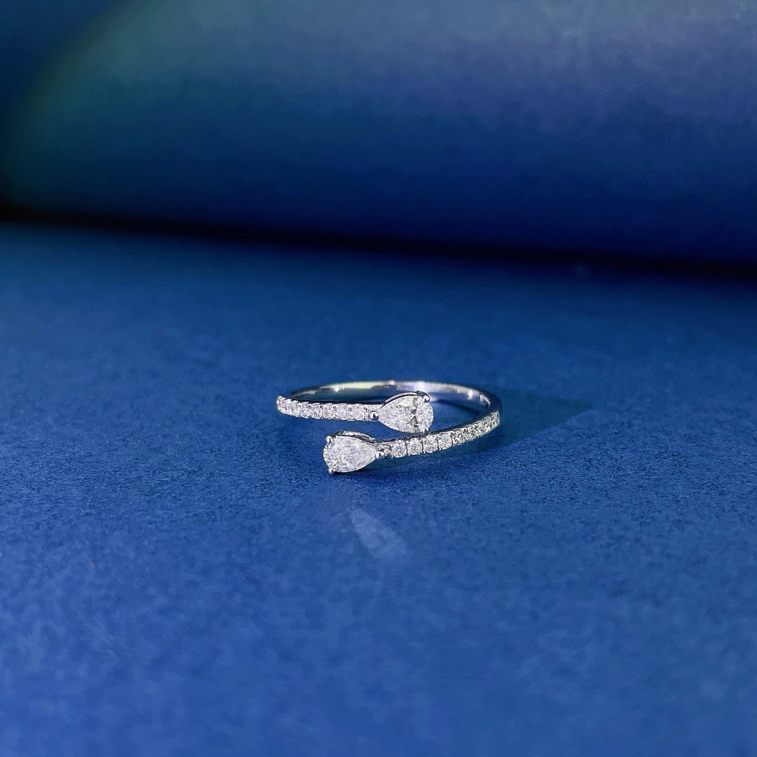 14k Gold 0.40 Ctw Natural H Diamond Ring: Ref:230991111 // gold content:14k gold // ring size:7. 25us // // main gemstone:diamond // shape:pear // carat weight:0. 27ct // clarity grade:vs-si // color:h // treatment:natural // // adjacent