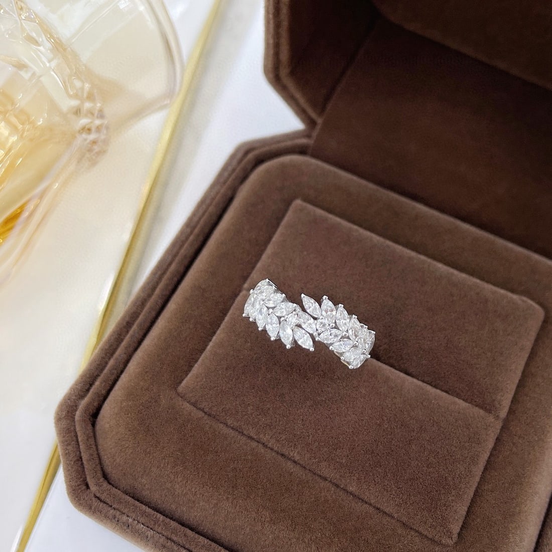 14k Gold 0.89 Ct Natural H Diamond Ring: Ref:230991112 // gold content:14k gold // ring size:7. 25us // // main gemstone:diamond // shape:marquise // carat weight:0. 89ct // clarity grade:vs-si // color:h // treatment:natural // Condition: N