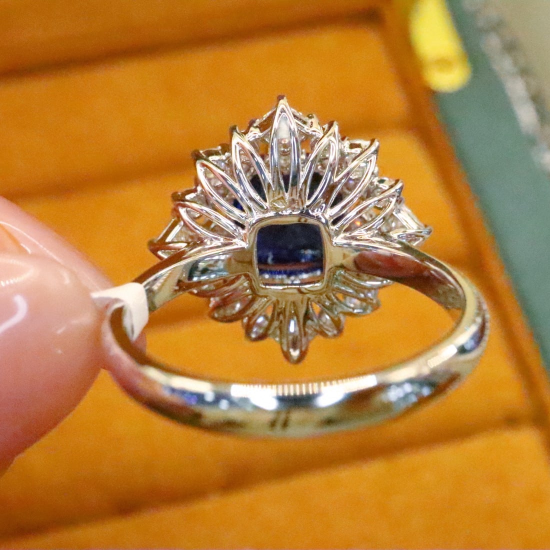 14k Gold 3.80 Ctw Natural Sapphire & Diamond Ring - 2