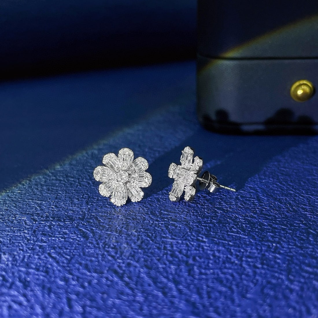 14k Gold 0.78 Ct Natural H Diamond Earrings - 2