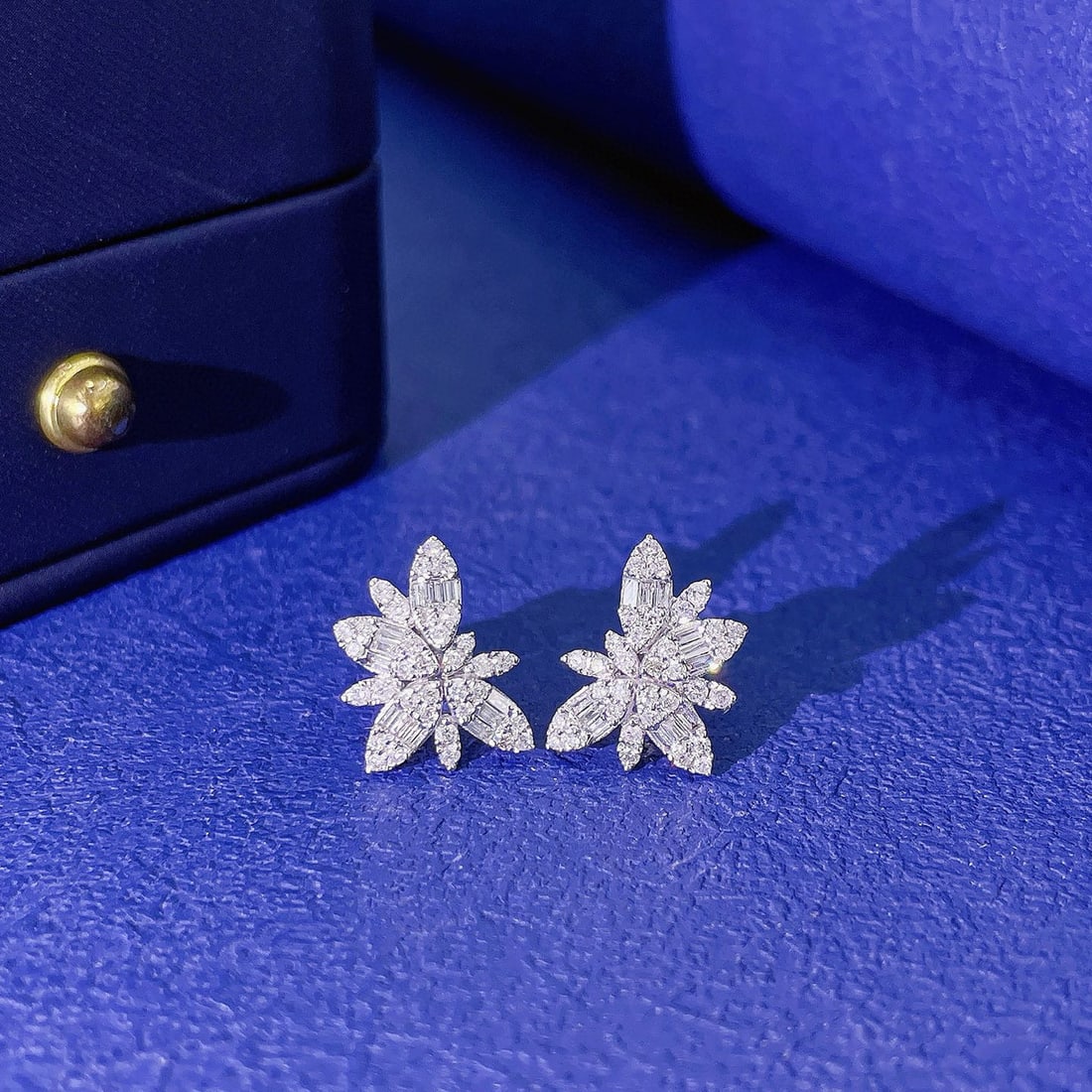 14k Gold 0.46 Ct Natural H Diamond Earrings: Ref:230991122 // gold content:14k gold // main gemstone:diamond // shape:multiply // carat weight:0. 46ct // clarity grade:vs-si // color:h // treatment:natural // Condition: New Low Estimate:
