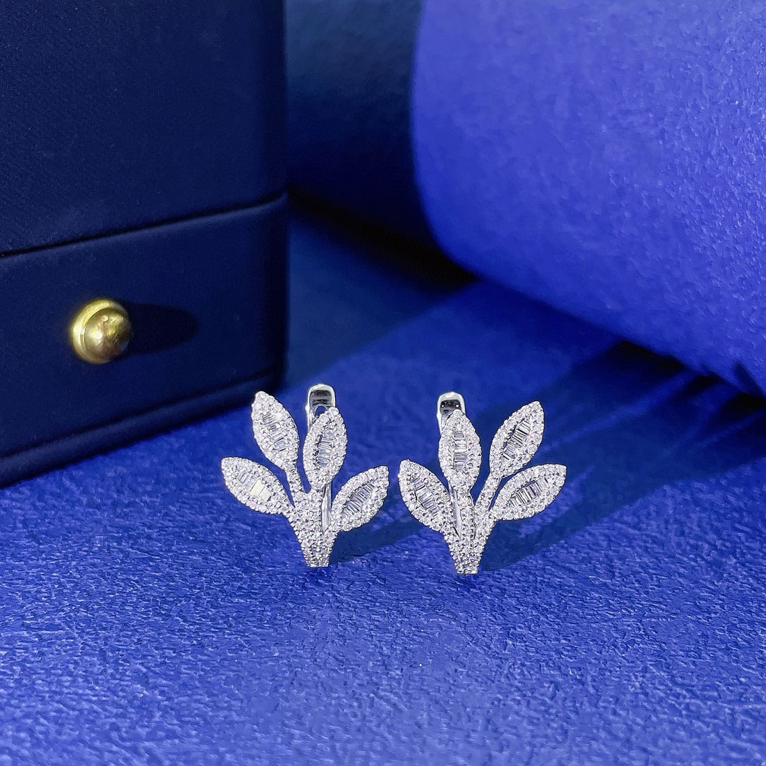 14k Gold 0.38 Ct Natural H Diamond Earrings: Ref:230991127 // gold content:14k gold // main gemstone:diamond // shape:multiply // carat weight:0. 38ct // clarity grade:vs-si // color:h // treatment:natural // Condition: New Low Estimate: