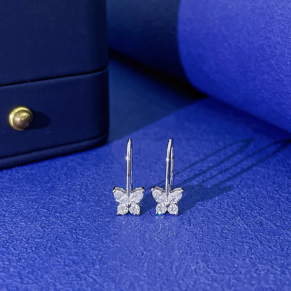 14k Gold 0.53 Ct Natural H Diamond Earrings: Ref:230991131 // gold content:14k gold // main gemstone:diamond // shape:marquise & round // carat weight:0. 53ct // clarity grade:vs-si // color:h // treatment:natural // Condition: New Low