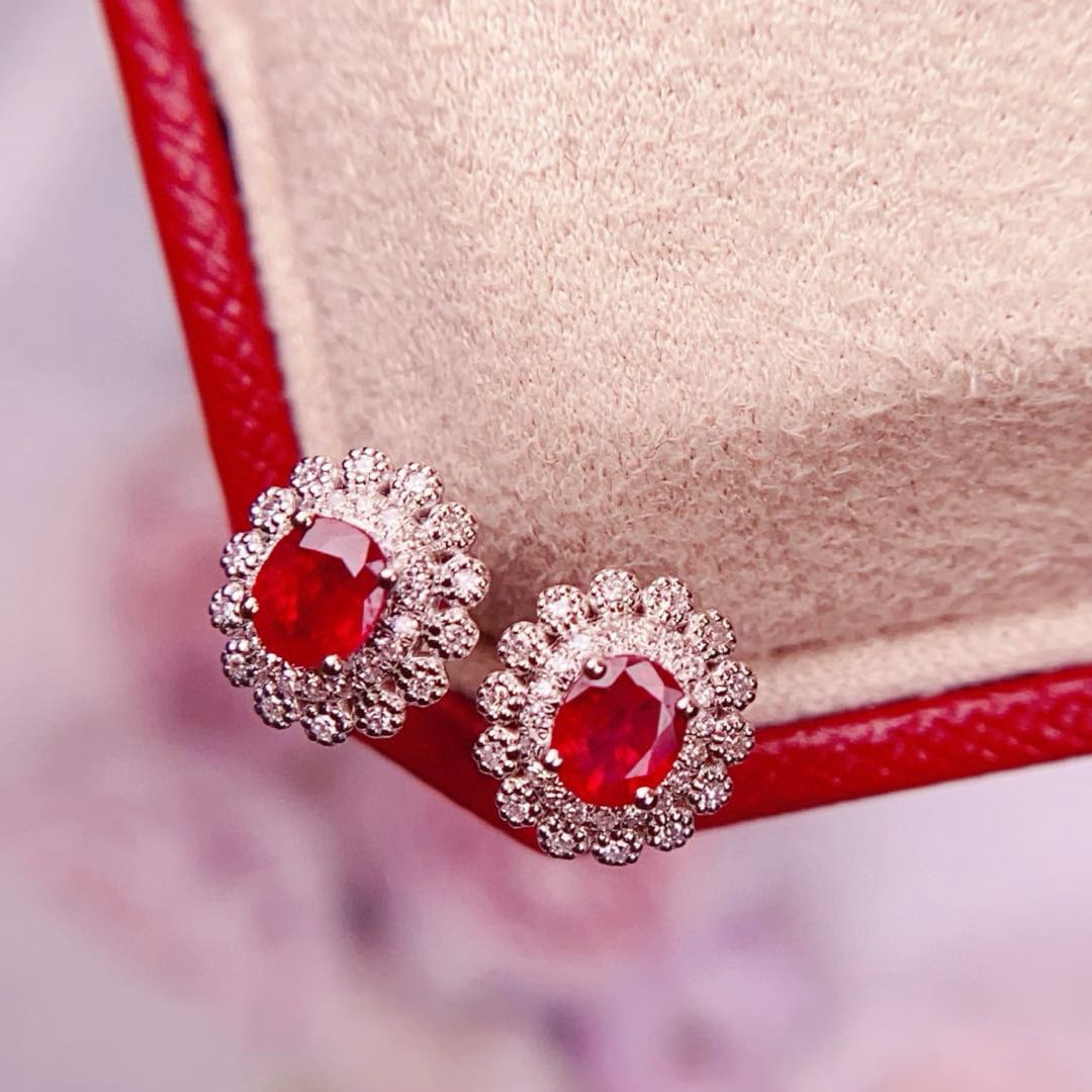 14k Gold 0.8 Ct Natural Ruby & Diamond Earrings: Ref:230991132 // gold content:14k gold // main gemstone:ruby // shape:oval // carat weight:0. 8ct // color:red // treatment:natural // // adjacent gemstone 2 : diamond // number of stones:66 // shape: