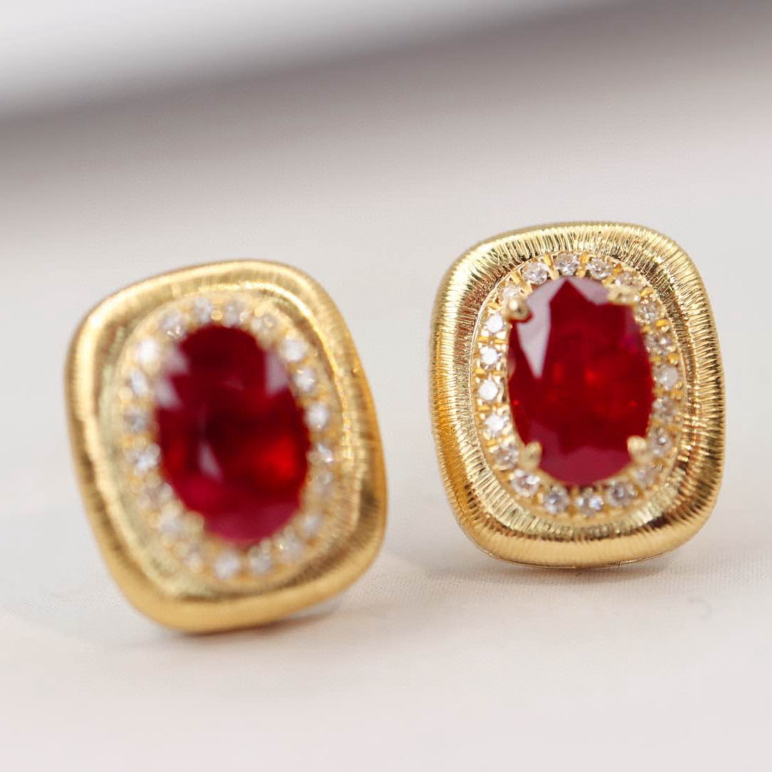 14k Gold 1.32 Ctw Natural Ruby & Diamond Earrings: Ref:230991134 // gold content:14k gold // main gemstone:ruby // shape:oval // carat weight:1. 2ct // color:red // treatment:natural // // adjacent gemstone 2 : diamond // shape:round // carat