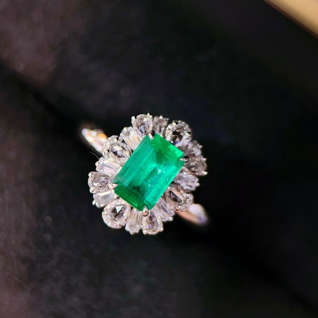 14k Gold 2.47 Ctw Natural Emerald & Diamond Ring - 5