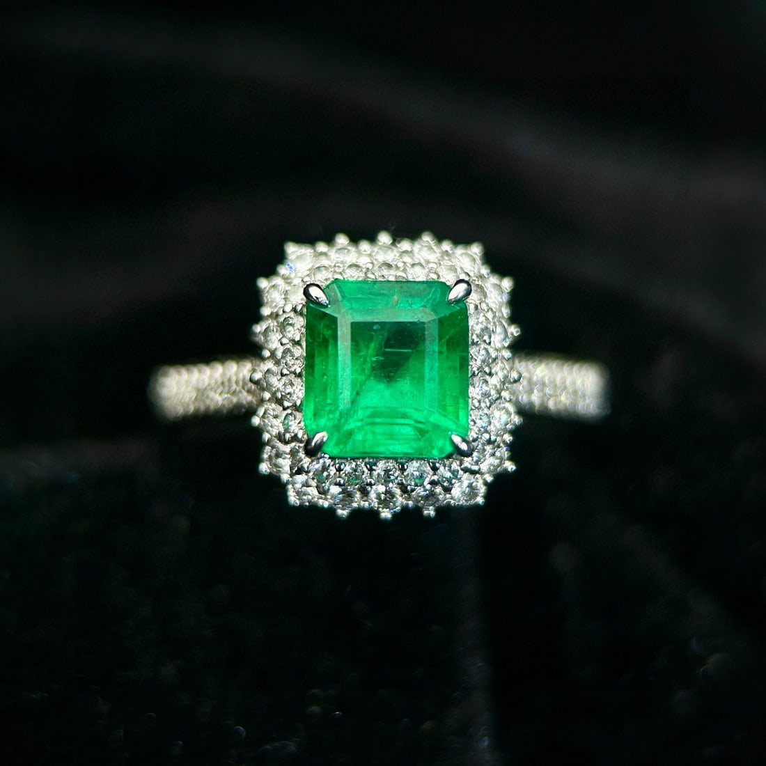 14k Gold 2.37 Ctw Vivid Green Natural Emerald & Diamond Ring: Ref:230991145 // gold content:14k gold // ring size:7. 25us // // main gemstone:emerald // shape:octagonal // carat weight:1. 7ct // color:vivid green // treatment:natural // // adjacent gemstone 2 : 