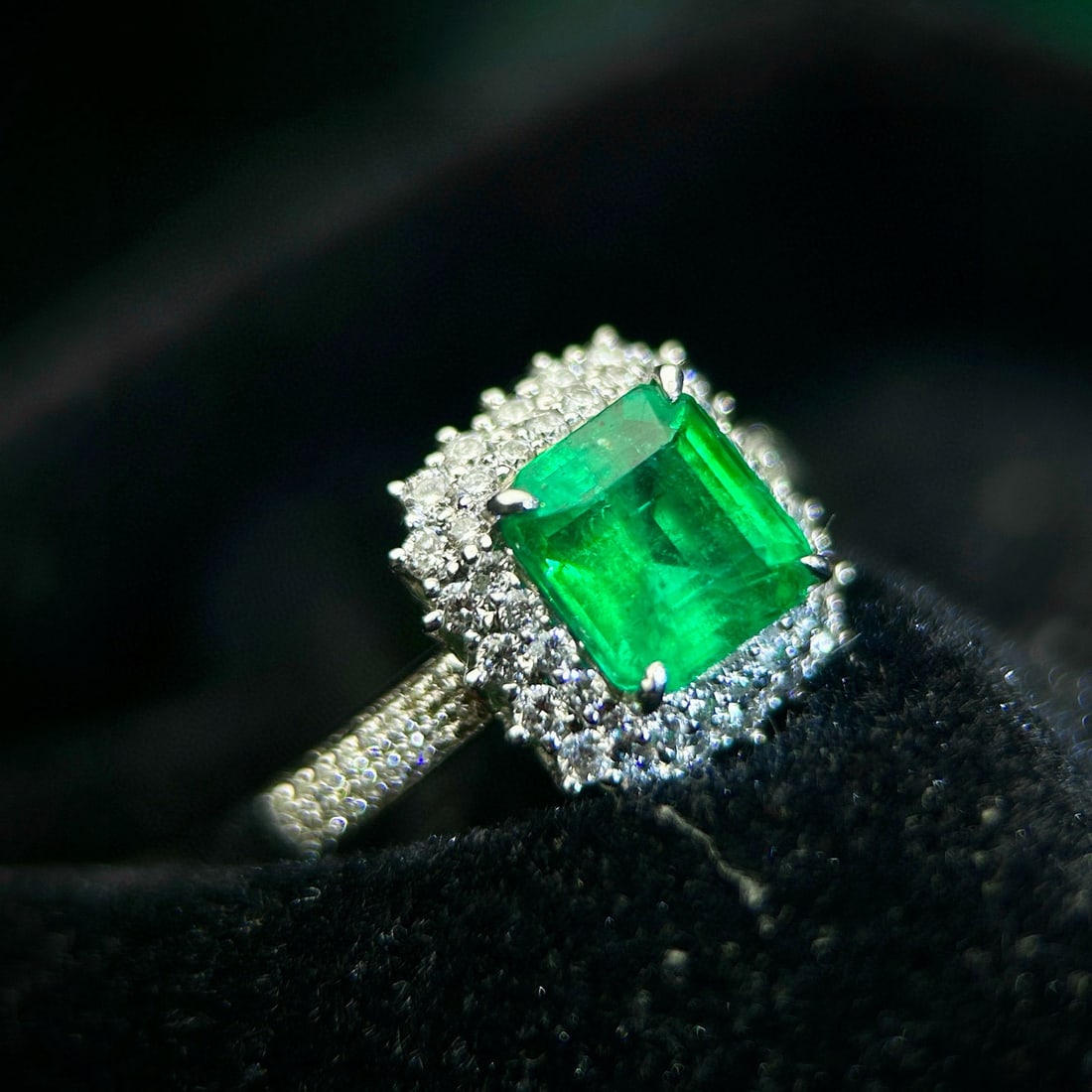 14k Gold 2.37 Ctw Vivid Green Natural Emerald & Diamond Ring - 3