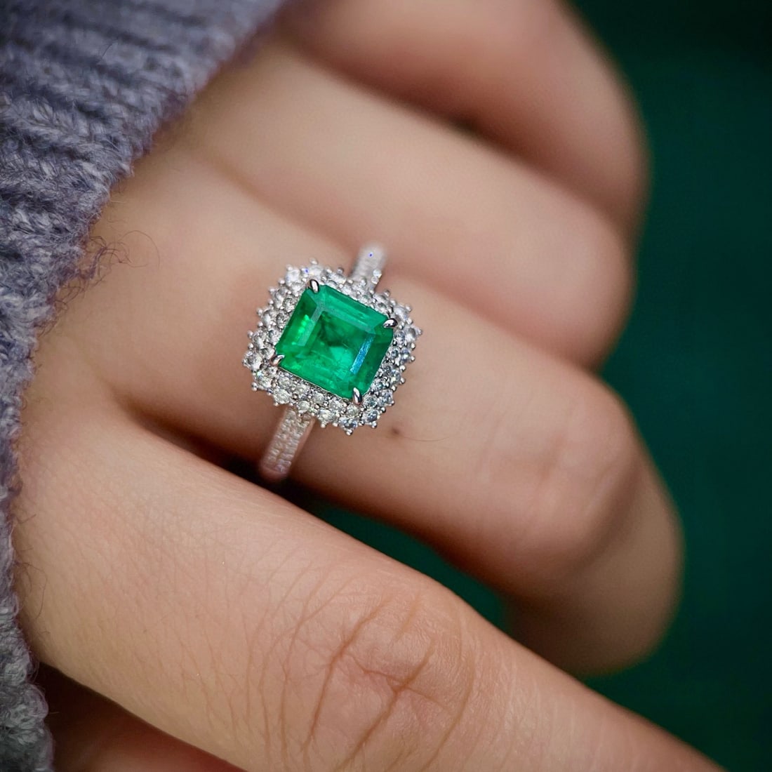 14k Gold 2.37 Ctw Vivid Green Natural Emerald & Diamond Ring - 4