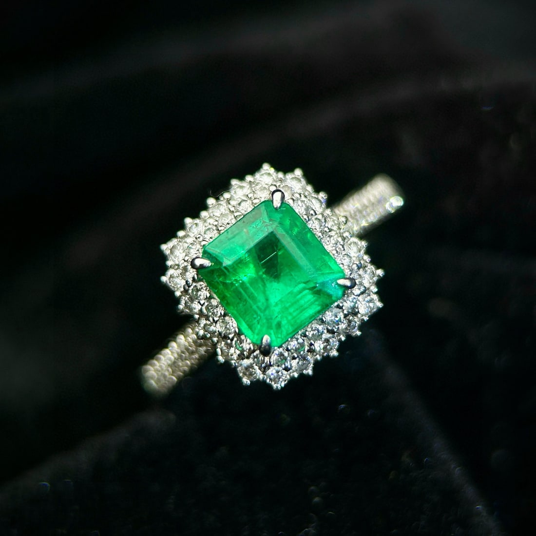14k Gold 2.37 Ctw Vivid Green Natural Emerald & Diamond Ring - 5