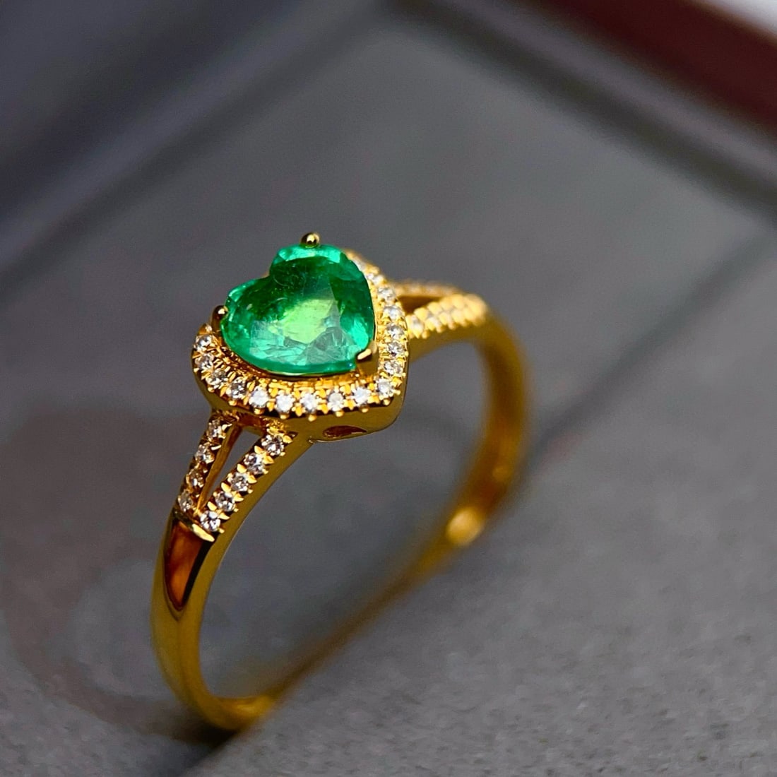 14k Gold 0.65 Ct Natural Emerald & Diamond Ring - 4