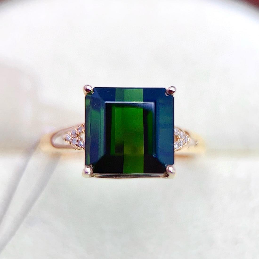 14k Gold 5.69 Ctw Natural Tourmaline & Diamond Ring: Ref:230991159 // gold content:14k gold // ring size:7. 25us // // main gemstone:tourmaline // shape:octagonal // carat weight:5. 65ct // color:green // treatment:natural // // adjacent gemstone 2 : di