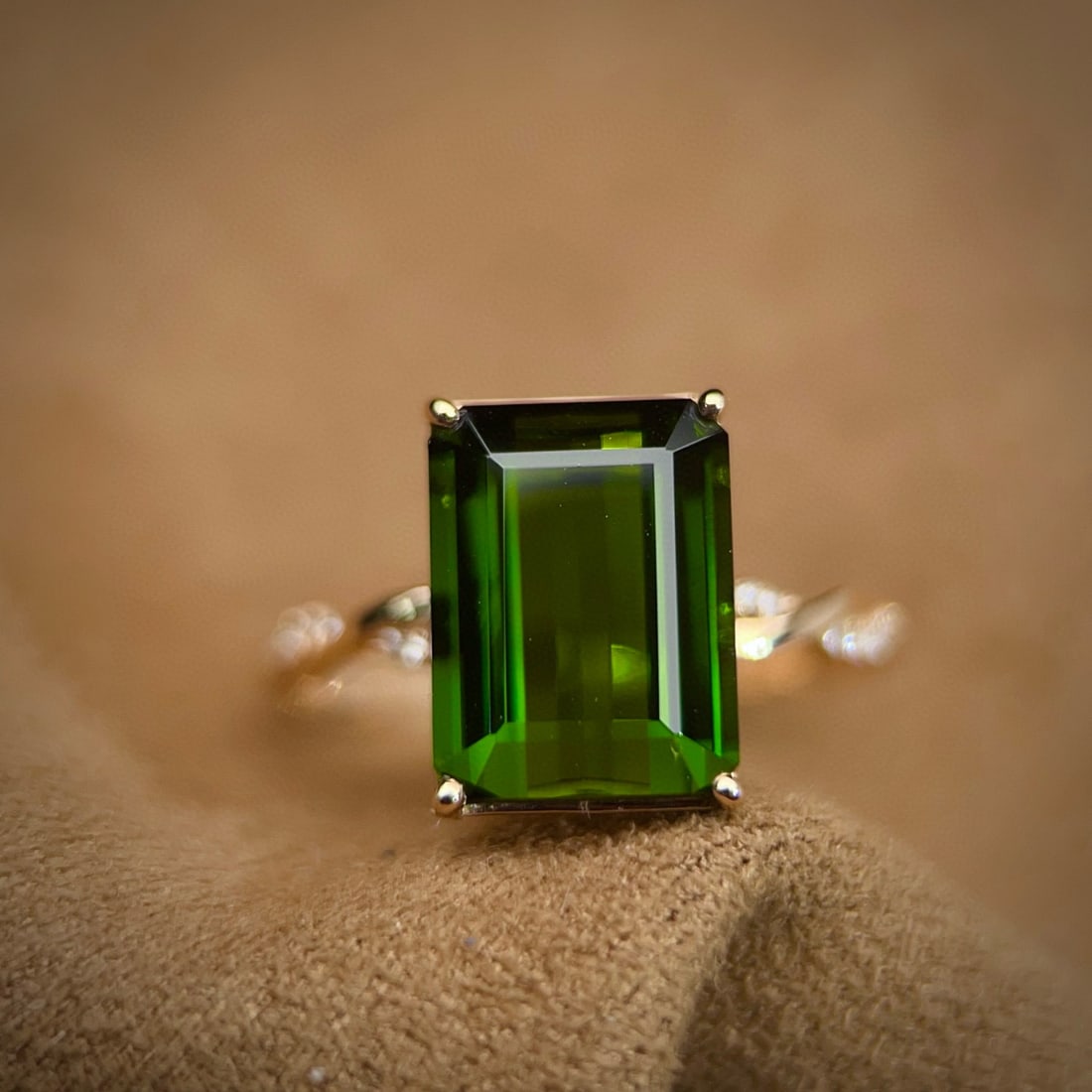 14k Gold 4.80 Ctw Natural Tourmaline & Diamond Ring: Ref:230991162 // gold content:14k gold // ring size:7. 25us // // main gemstone:tourmaline // shape:octagonal // carat weight:4. 75ct // color:green // treatment:natural // // adjacent gemstone 2 : di