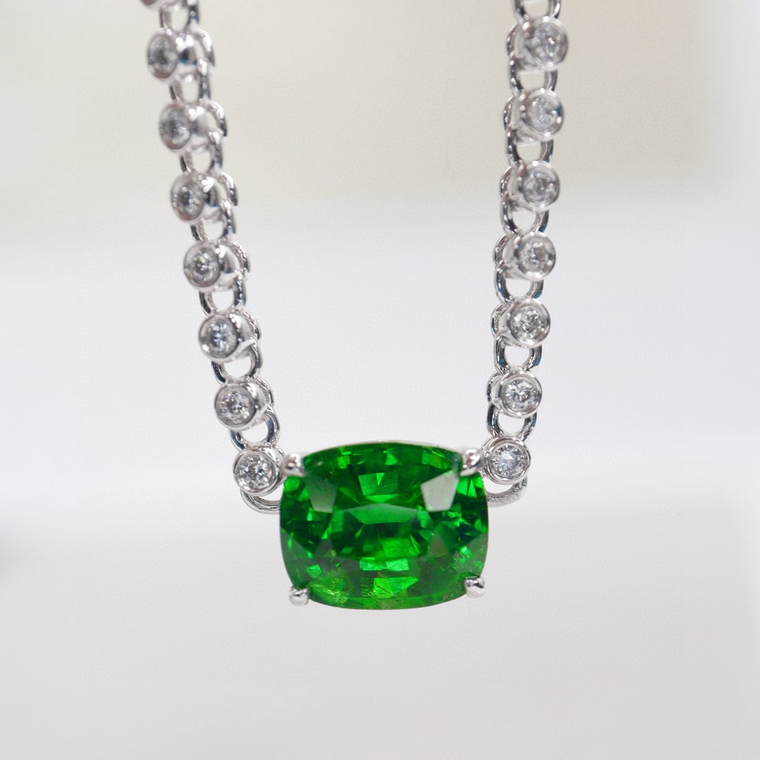 14k Gold 2.84 Ctw Natural Tsavorite & Diamond Necklace: Ref:230991169 // gold content:14k gold // main gemstone:tsavorite // shape:cushion // carat weight:2. 2ct // color:green // treatment:natural // // adjacent gemstone 2 : diamond // shape:round //