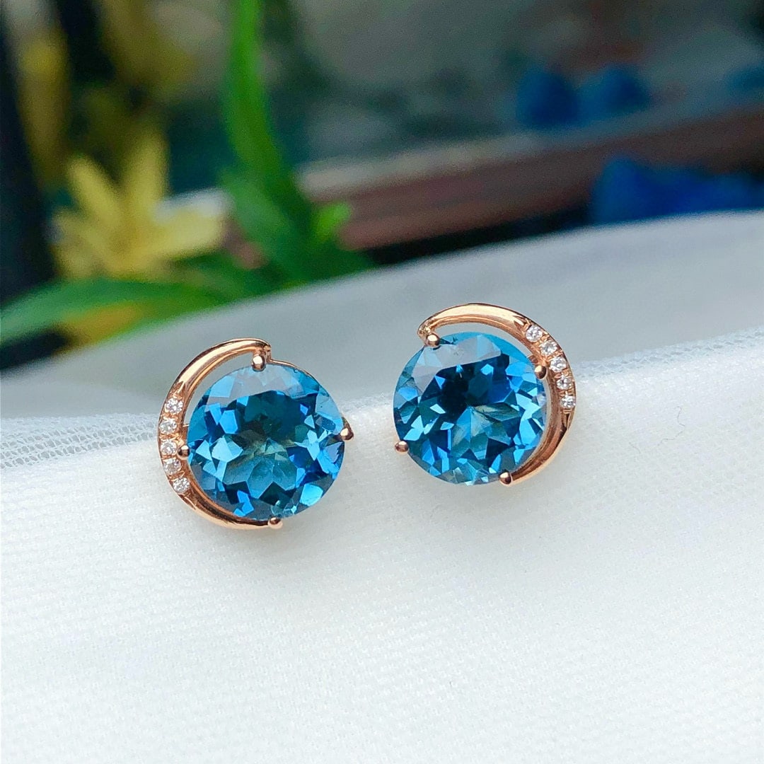 14k Gold 4.2 Ct Natural Topaz & Diamond Earrings: Ref:230991182 // gold content:14k gold // main gemstone:topaz // shape:round // carat weight:4. 2ct // color:blue // treatment:natural // cut grade:g // // adjacent gemstone 2 : diamond // number of
