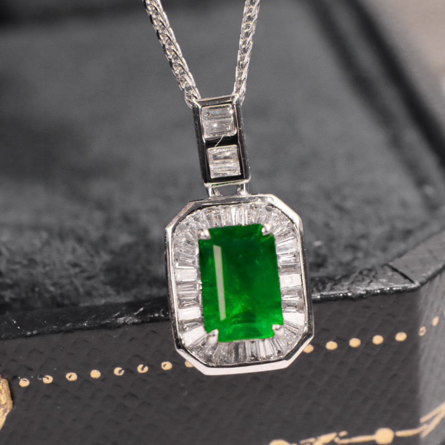 14k Gold 1.41 Ctw Natural Emerald & Diamond Pendant( Without Chain ): Ref:230991187 // gold content:14k gold // main gemstone:emerald // shape:octagonal // carat weight:1ct // color:green // treatment:natural // // adjacent gemstone 2 : diamond // shape:baguette // cara