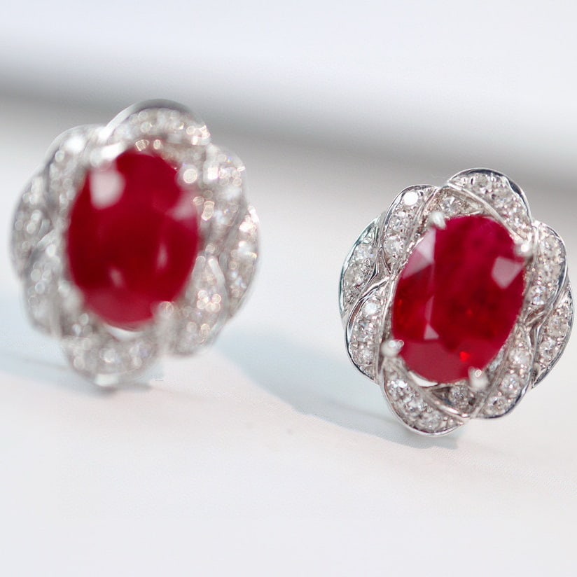 14k Gold 2.50 Ctw Vivid Red Natural Ruby & Diamond Earrings: Ref:230991188 // gold content:14k gold // main gemstone:ruby // shape:oval // carat weight:2. 31ct // color:vivid red // treatment:natural // // adjacent gemstone 2 : diamond // shape:round // carat