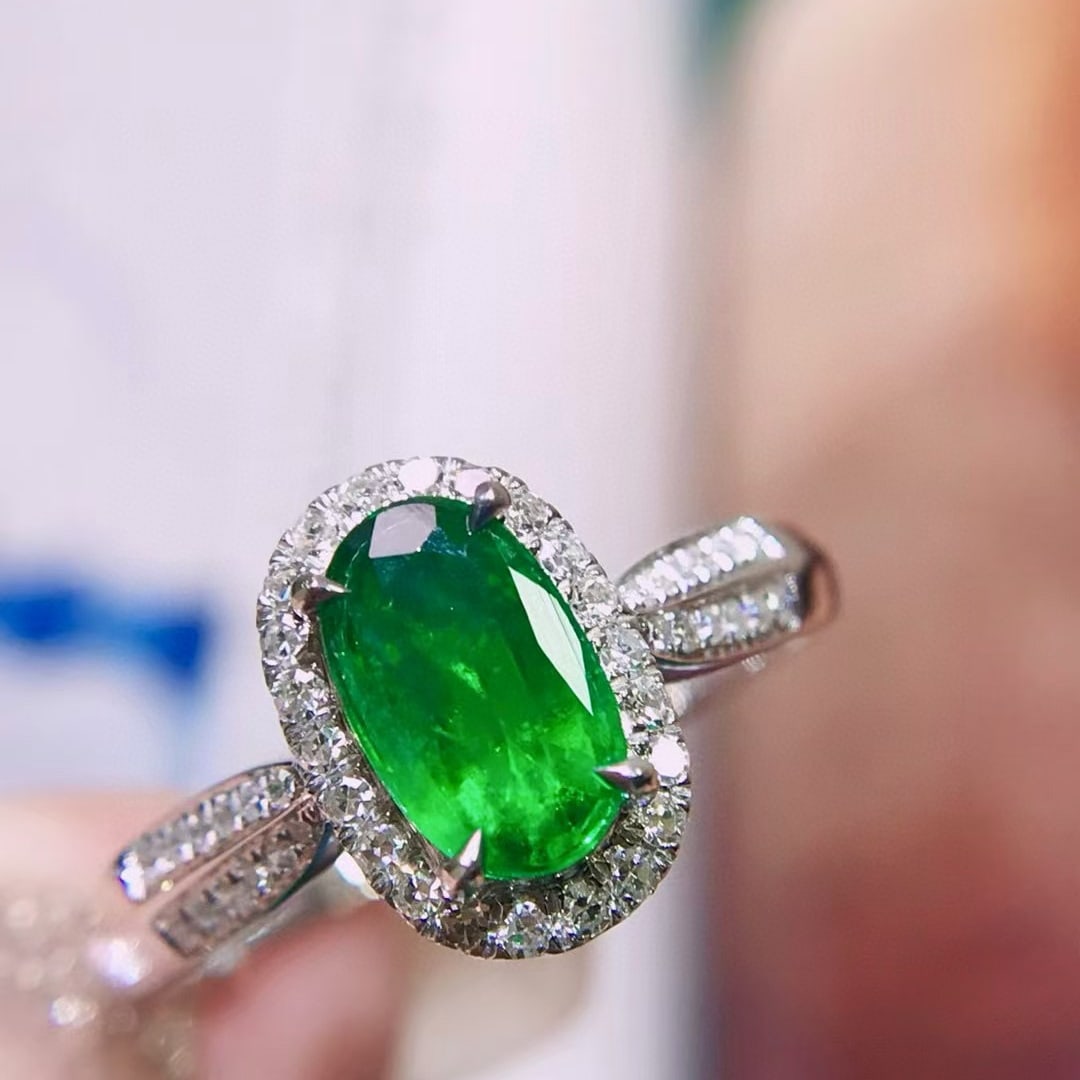 14k Gold 0.97 Ctw Natural Emerald & Diamond Ring: Ref:230991197 // gold content:14k gold // ring size:7. 25us // // main gemstone:emerald // shape:oval // carat weight:0. 7ct // color:green // treatment:natural // // adjacent gemstone 2 : diamond //
