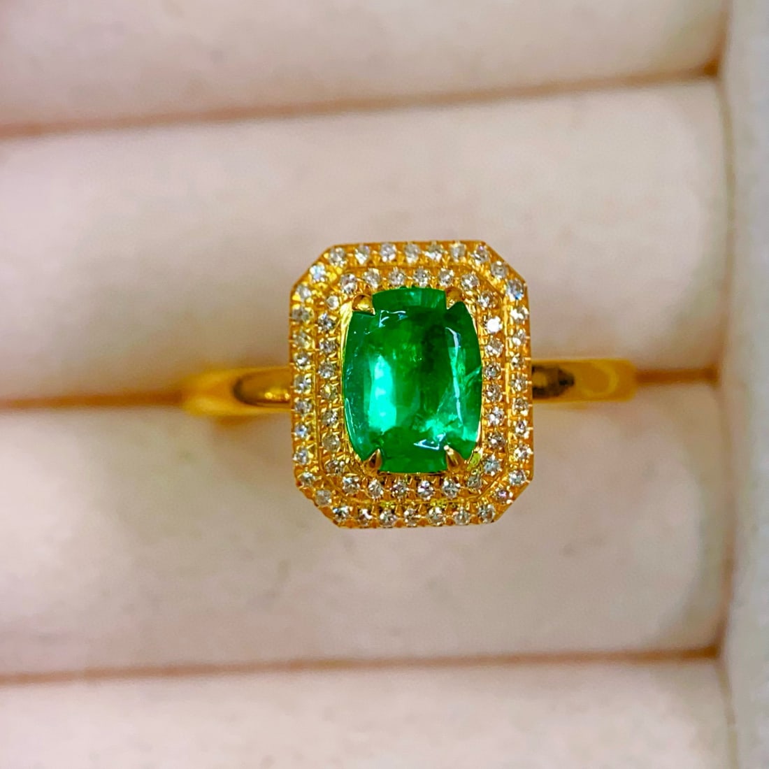 14k Gold 0.85 Ct Natural Emerald & Diamond Ring: Ref:230991205 // gold content:14k gold // ring size:7. 25us // // main gemstone:emerald // shape:cushion // carat weight:0. 85ct // color:green // treatment:natural // // adjacent gemstone 2 :
