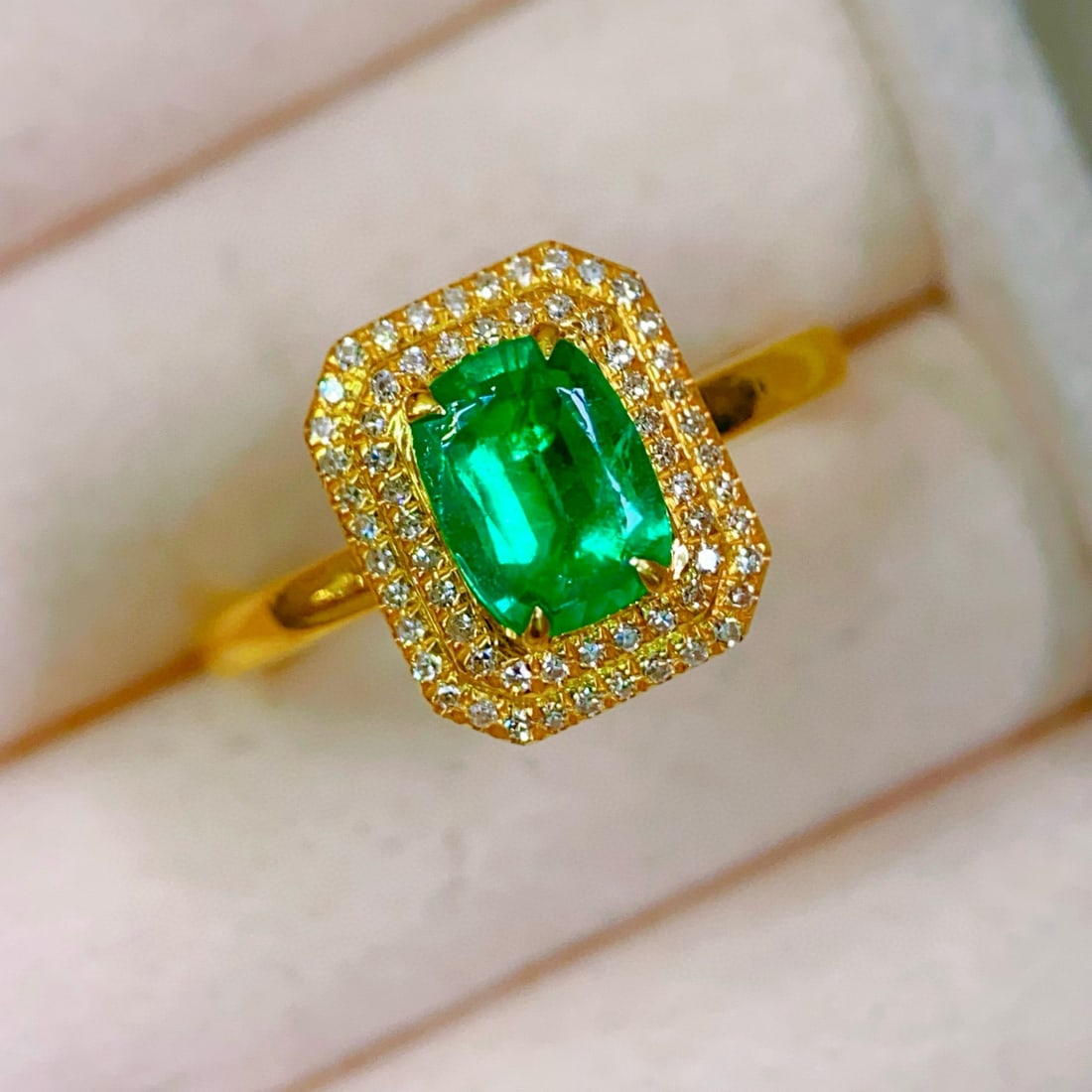 14k Gold 0.85 Ct Natural Emerald & Diamond Ring - 2