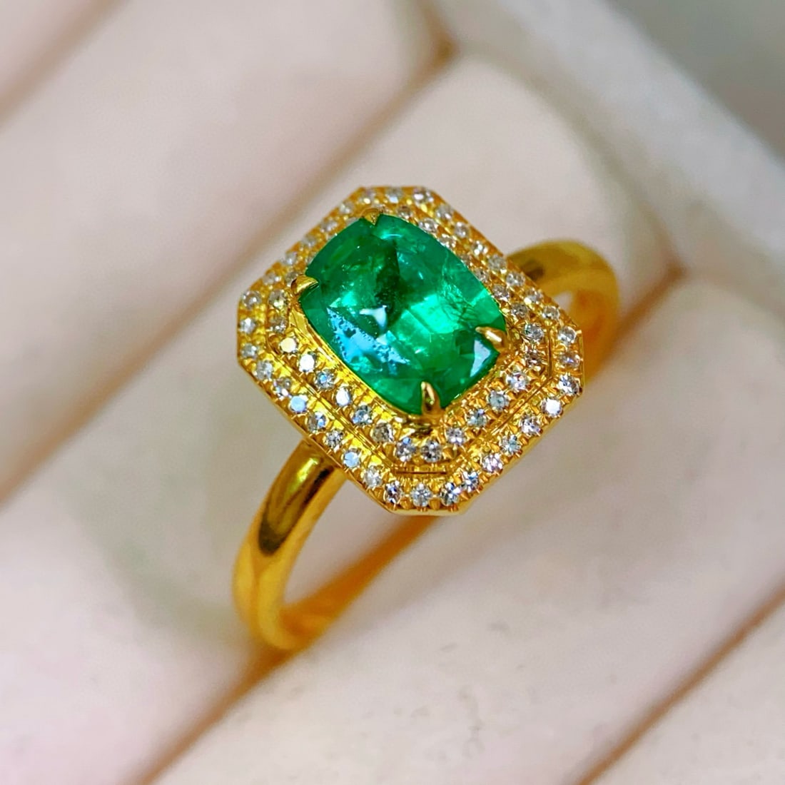 14k Gold 0.85 Ct Natural Emerald & Diamond Ring - 3