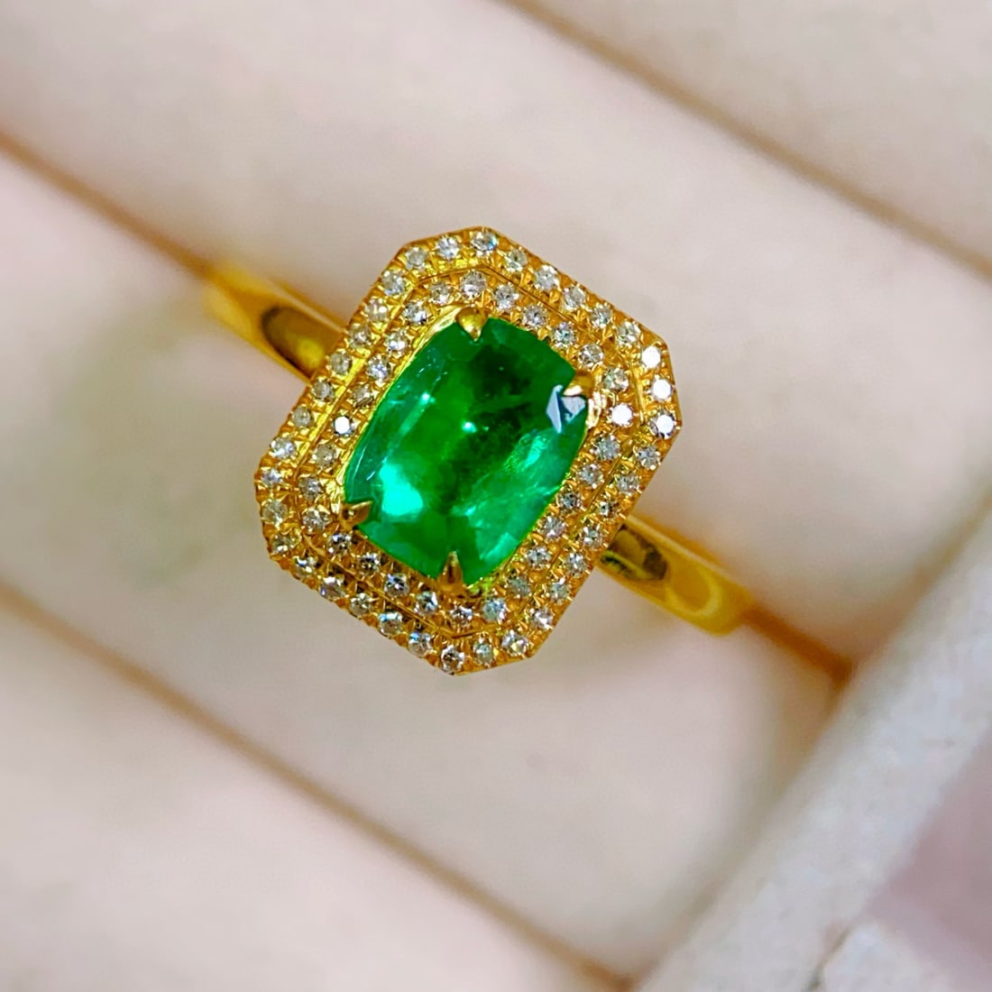 14k Gold 0.85 Ct Natural Emerald & Diamond Ring - 4