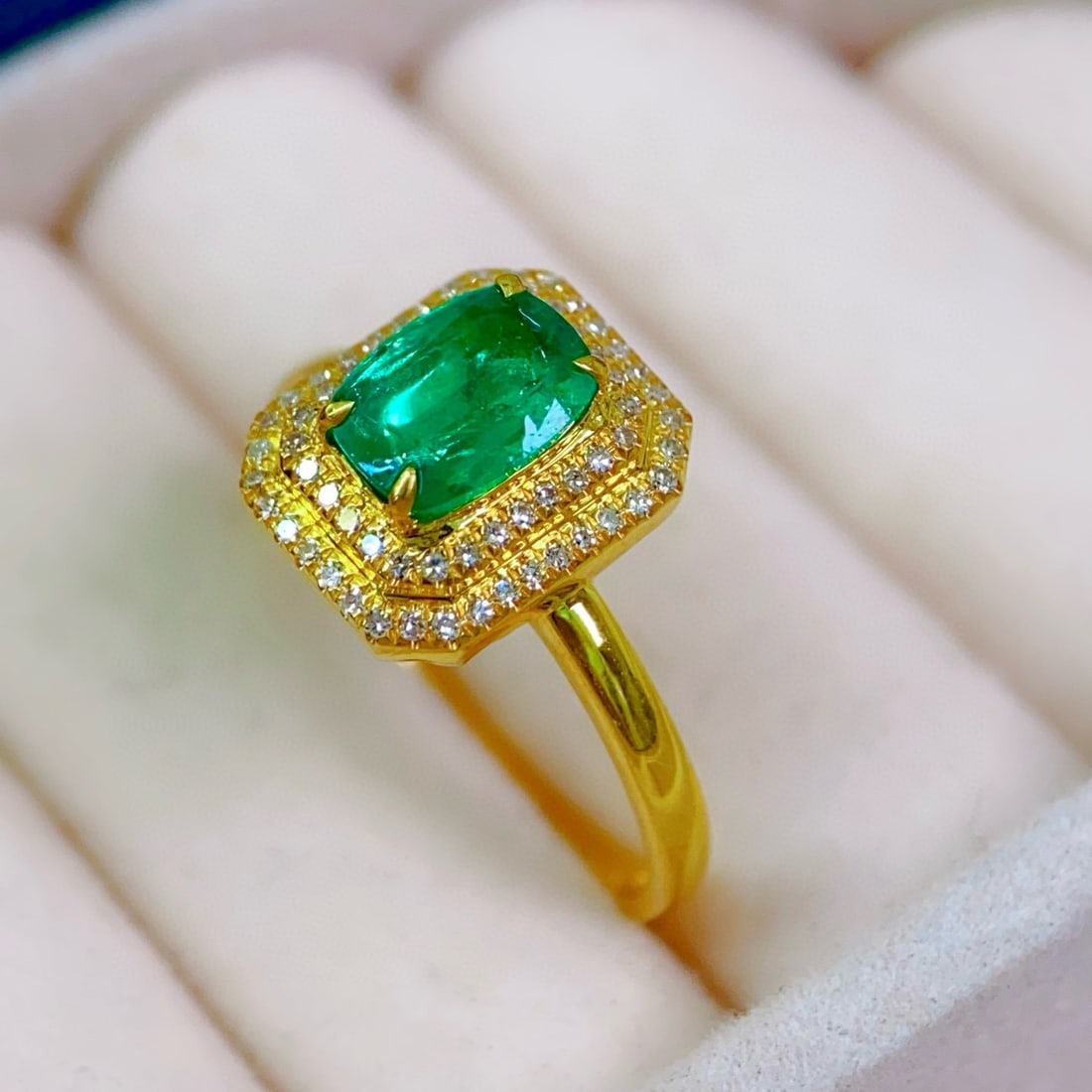 14k Gold 0.85 Ct Natural Emerald & Diamond Ring - 5