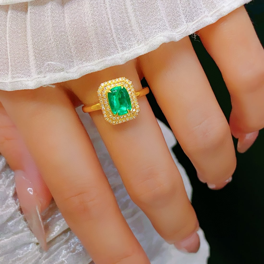 14k Gold 0.85 Ct Natural Emerald & Diamond Ring - 6
