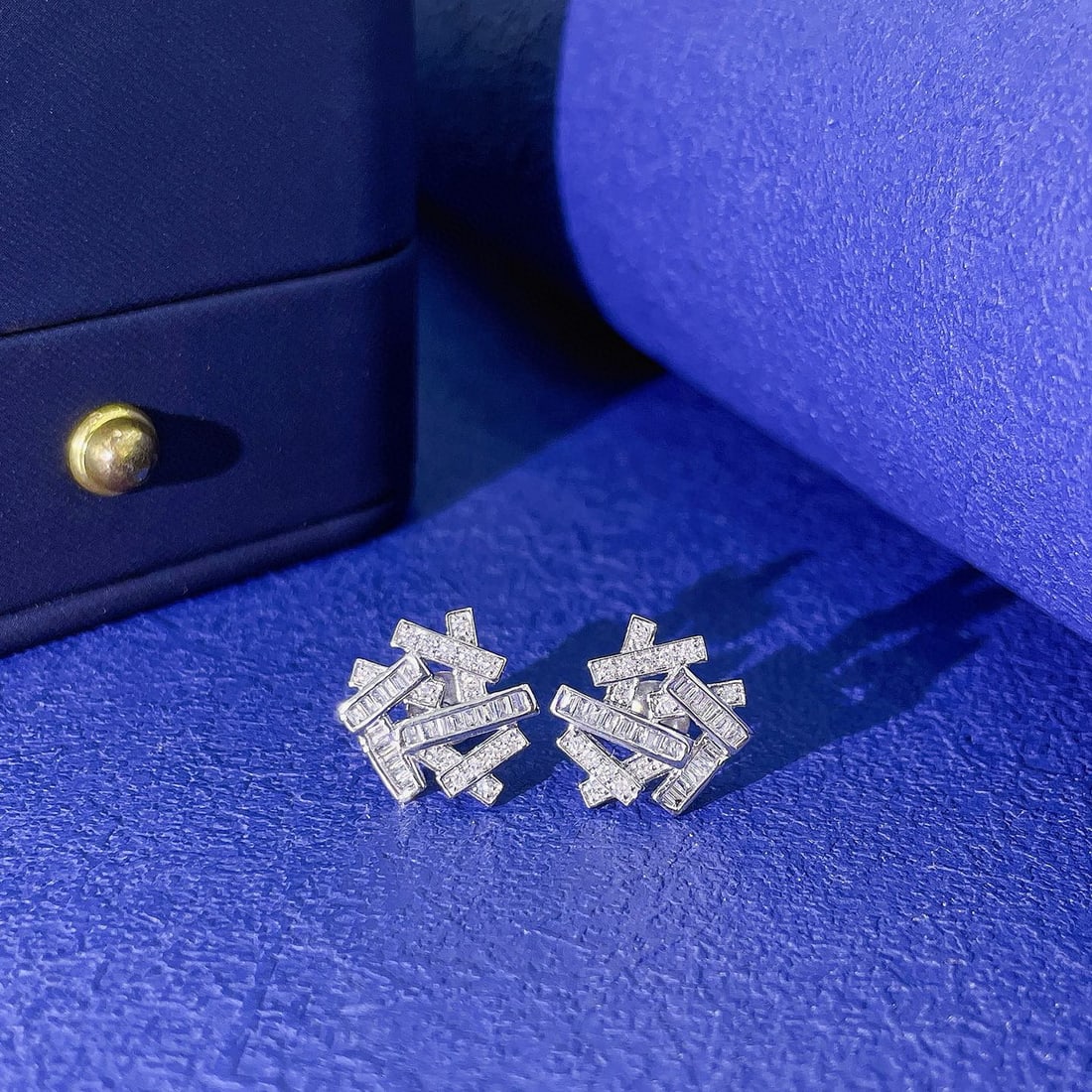 14k Gold 0.34 Ct Natural H Diamond Earrings: Ref:230991213 // gold content:14k gold // main gemstone:diamond // shape:multiply // carat weight:0. 34ct // clarity grade:vs-si // color:h // treatment:natural // Condition: New Low Estimate: