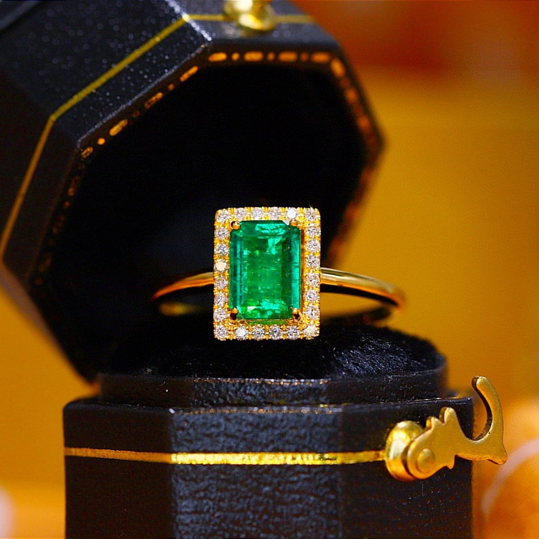 14k Gold 1.12 Ctw Natural Emerald & Diamond Ring: Ref:230991216 // gold content:14k gold // ring size:7. 25us // // main gemstone:emerald // shape:octagonal // carat weight:1ct // color:green // treatment:natural // // adjacent gemstone 2 : diamond