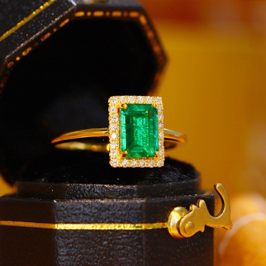 14k Gold 1.12 Ctw Natural Emerald & Diamond Ring - 2