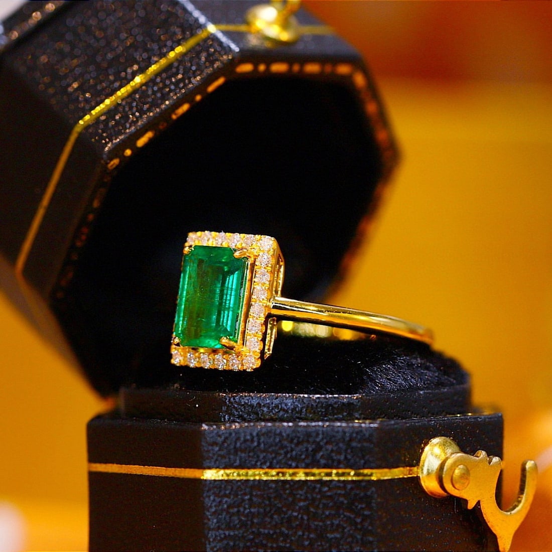 14k Gold 1.12 Ctw Natural Emerald & Diamond Ring - 3