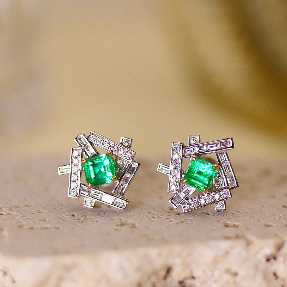 14k Gold 1.14 Ctw Natural Emerald & Diamond Earrings: Ref:230991218 // gold content:14k gold // main gemstone:emerald // shape:octagonal // carat weight:0. 78ct // color:green // treatment:natural // // adjacent gemstone 2 : diamond // shape:multiply // 