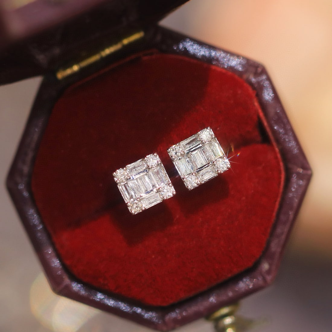 14k Gold 0.35 Ct Natural H Diamond Earrings: Ref:230991220 // gold content:14k gold // main gemstone:diamond // shape:multiply // carat weight:0. 35ct // clarity grade:vs-si // color:h // treatment:natural // Condition: New Low Estimate: