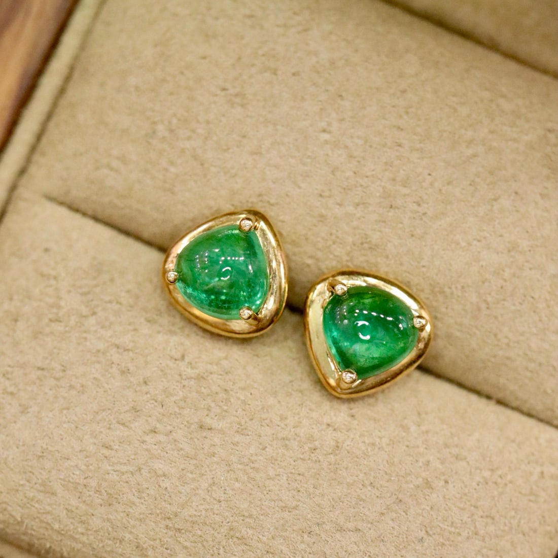 14k Gold 1.89 Ct Natural Emerald Earrings - 2