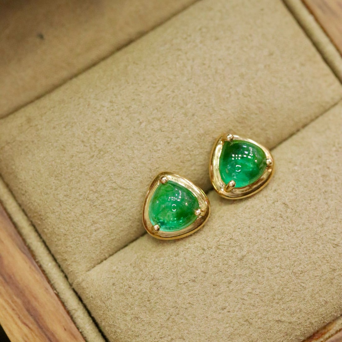 14k Gold 1.89 Ct Natural Emerald Earrings - 3