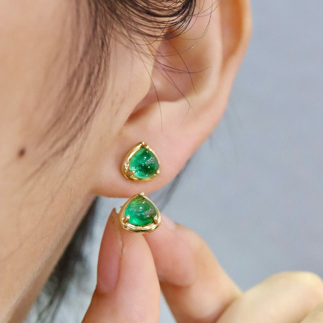 14k Gold 1.89 Ct Natural Emerald Earrings - 4