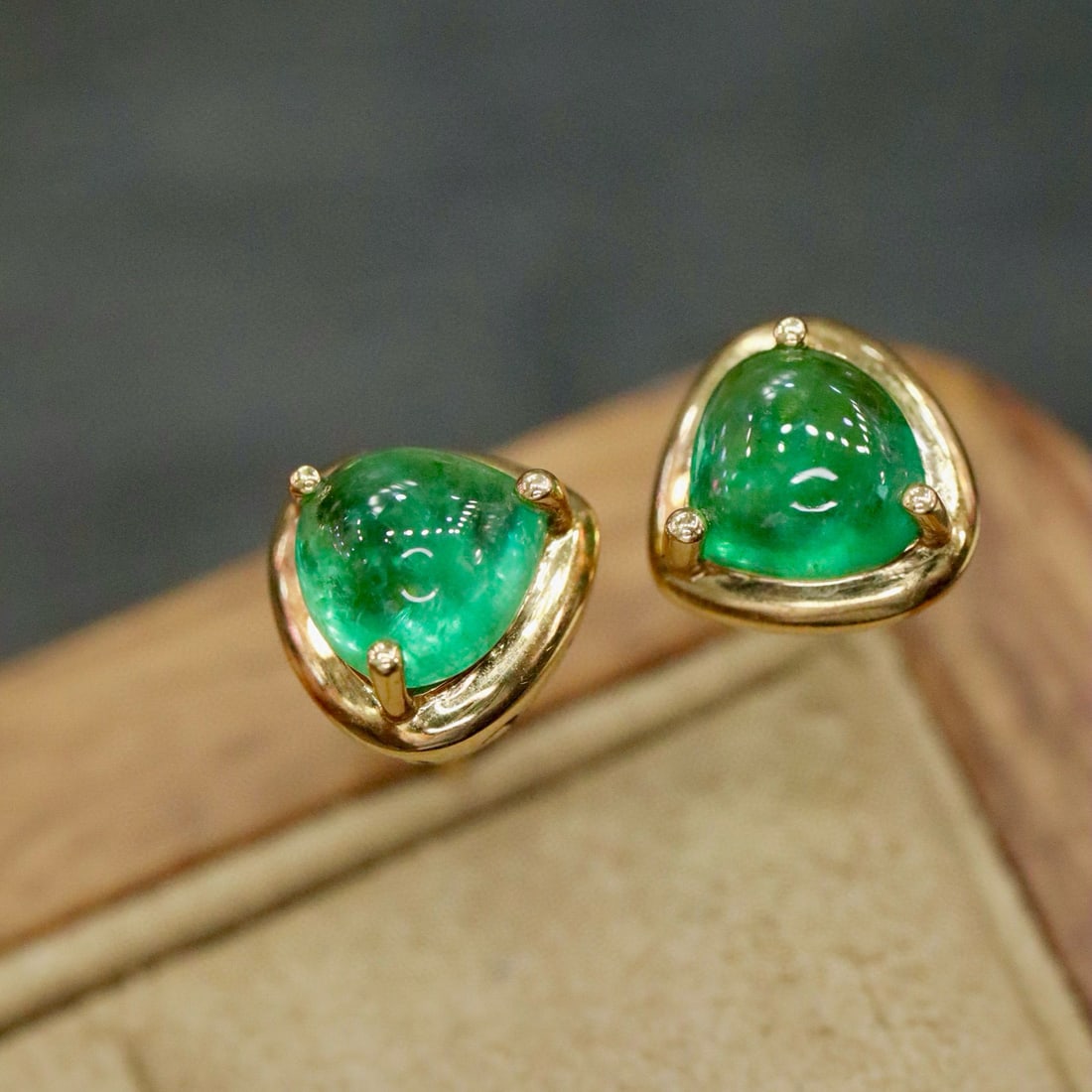 14k Gold 1.89 Ct Natural Emerald Earrings - 6